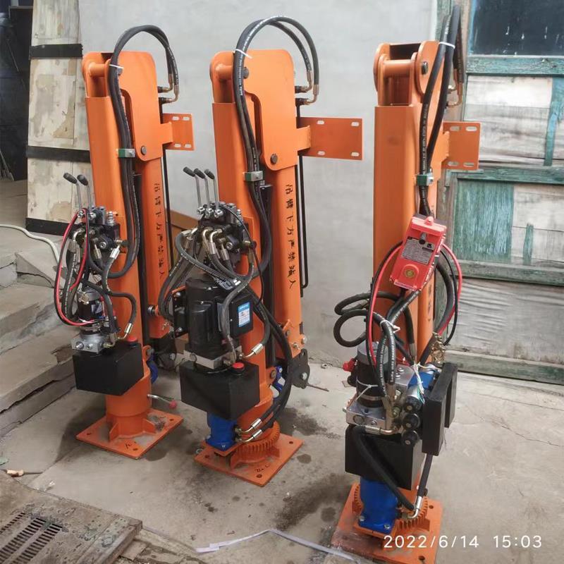 临西县重汽蓝牌随车吊 3.2吨 国六动力强 液压驱动 农用自卸起重机